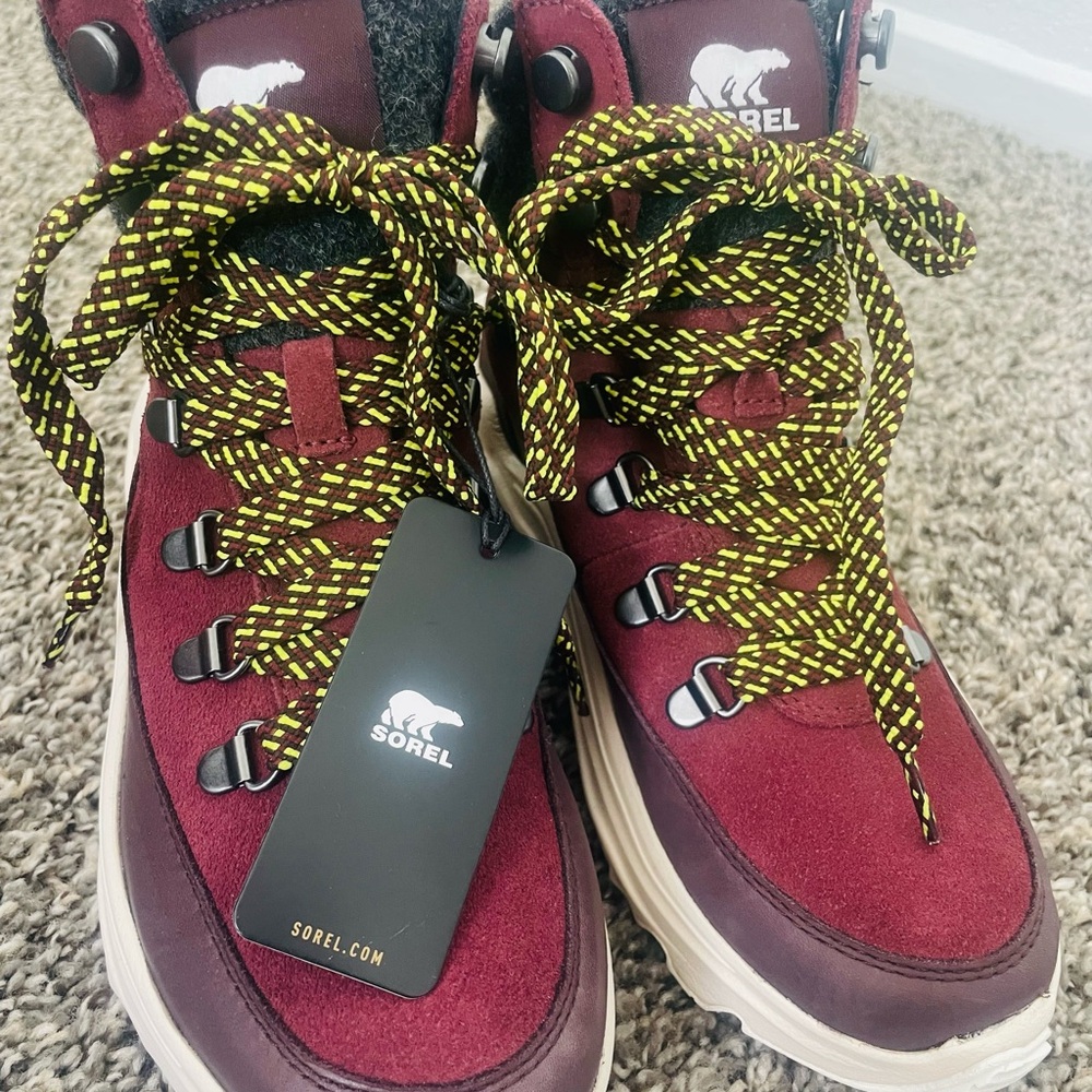Sorel Burgundy and Black Winter Boots - Picture 3 of 8